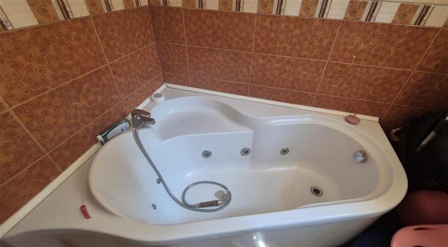 Casă individuală cu 5 camere cu Canalizare în Doamna Ghica