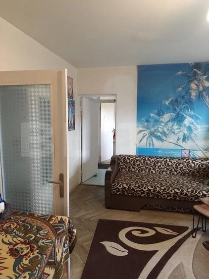 Apartament cu 3 camere semidecomandat în Filiași