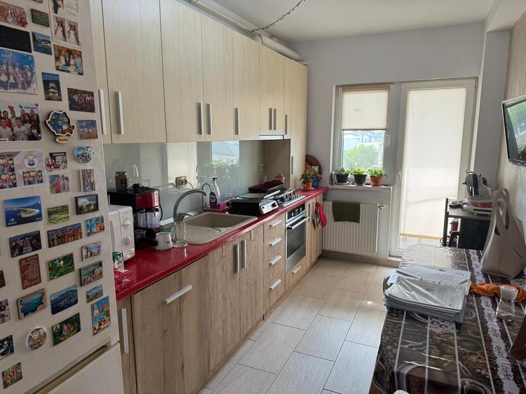 Apartament cu 3 camere decomandat în Prelungirea Ghencea