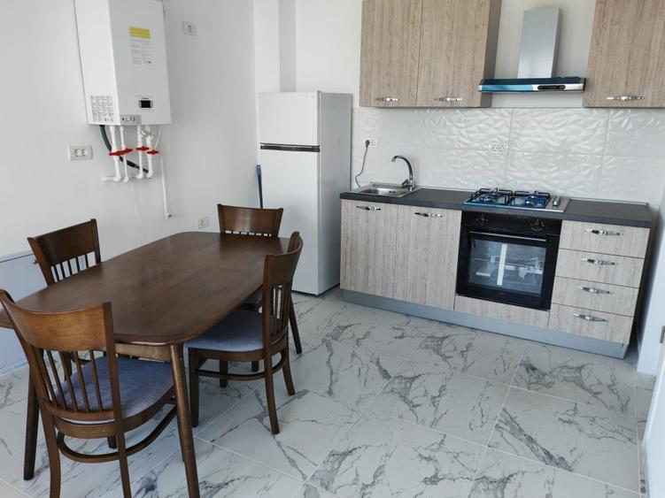 Apartament cu 3 camere semidecomandat în Central