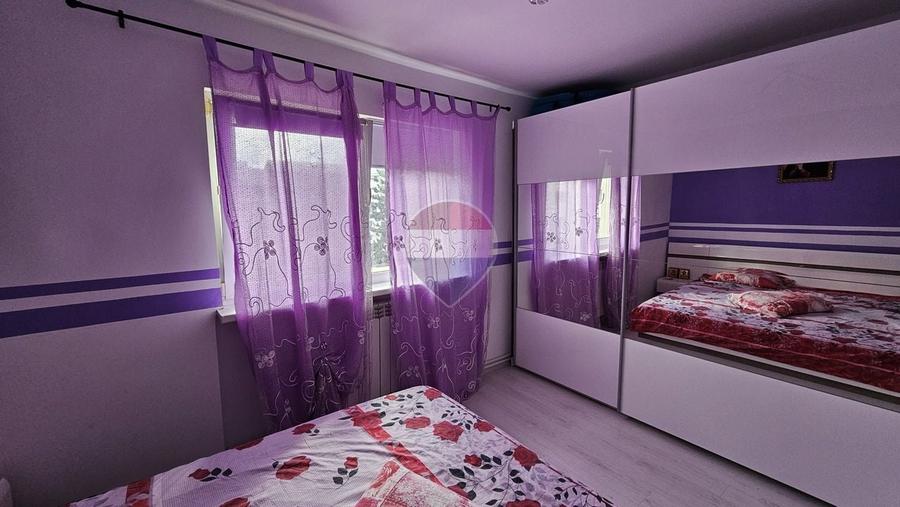 Apartament cu 3 camere semidecomandat, mobilat în Burdujeni