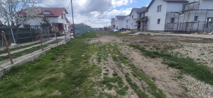 Teren Construcții intravilan de 2472 mp, în Dimieni
