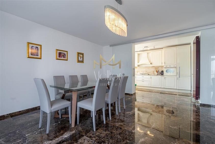 Apartament cu 4 camere semidecomandat în Borhanci