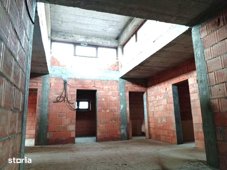 Casă cu 9 camere cu Teren 1400 Mp în Sânnicolau Mic