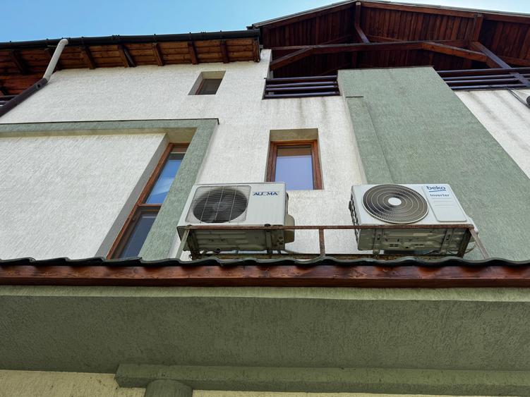 Casă individuală cu 7 camere cu Canalizare în Titulescu