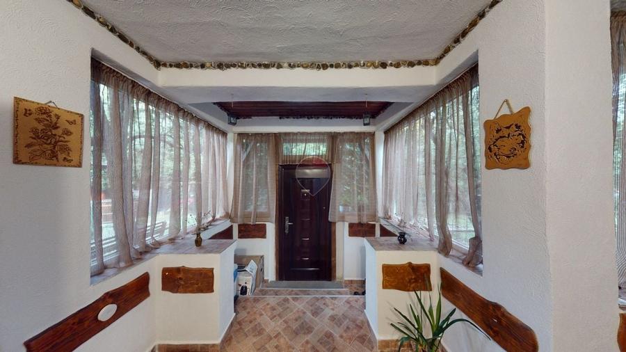 Casă individuală cu 6 camere cu Piscina în Stațiunea Climaterică Sâmbăta