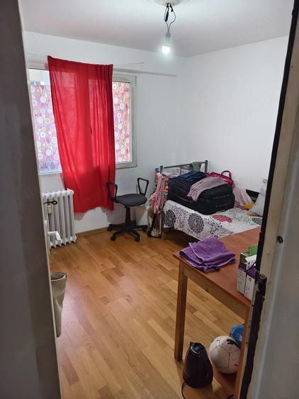 Apartament cu 4 camere decomandat în Doamna Ghica