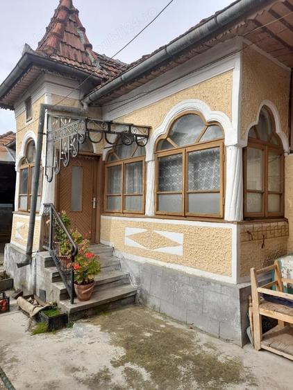 Casă cu 4 camere în Rucăr