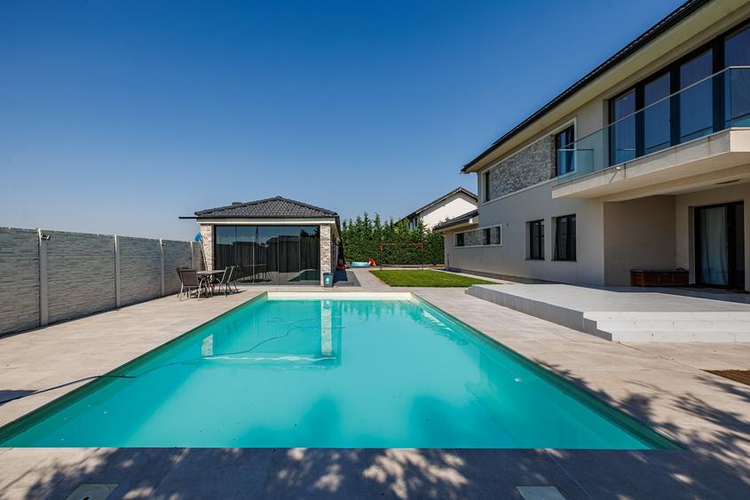 Casă individuală cu 8 camere cu Canalizare în Giroc