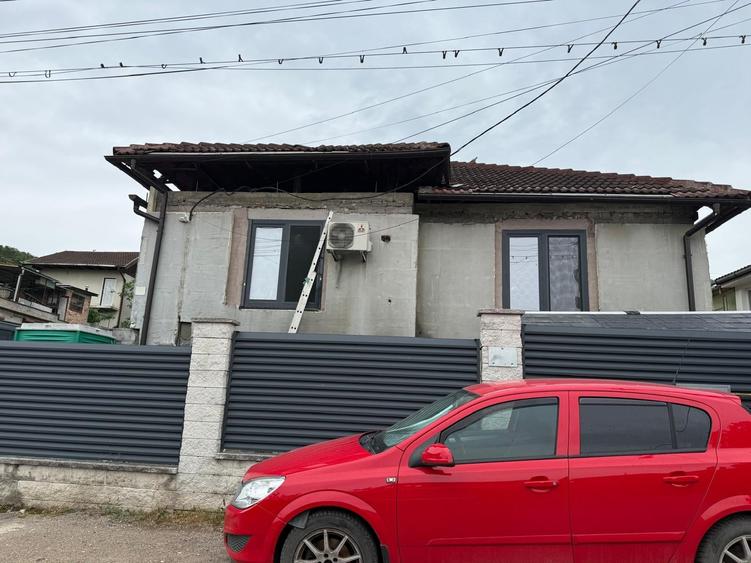 Casă individuală cu 4 camere cu Teren 838 Mp în Exterior Est