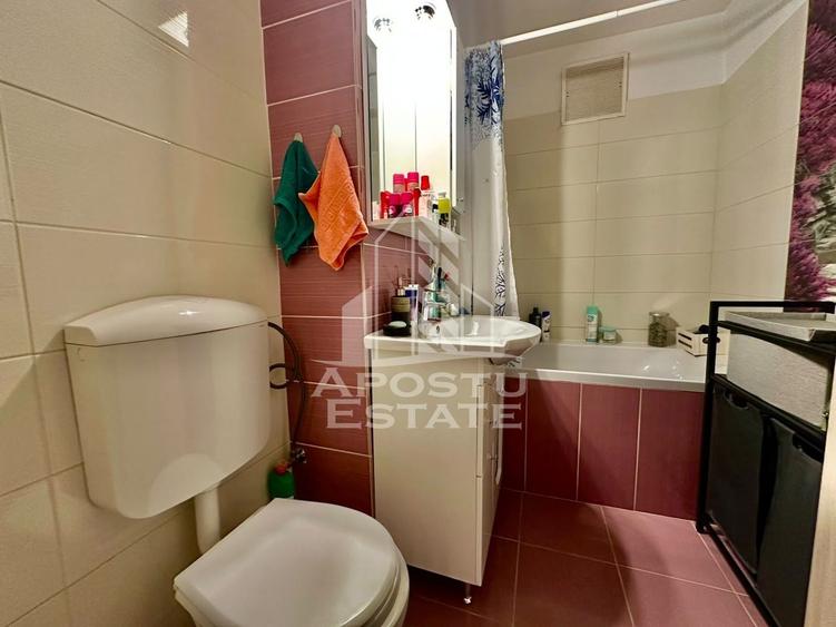 Apartament cu 3 camere semidecomandat, mobilat în Soarelui