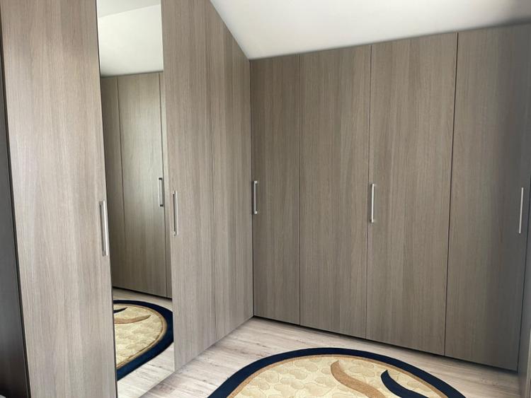 Casă cu 5 camere cu Teren 800 Mp în Central