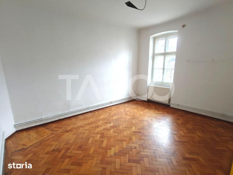 Spațiu comercial, de 177 mp, în Lupeni