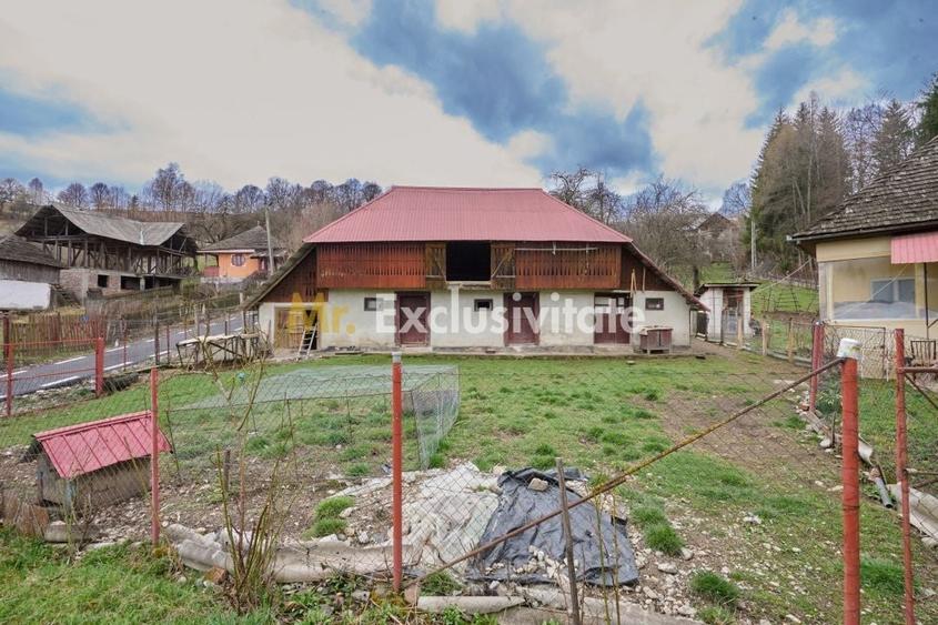 Casă individuală cu 4 camere cu Canalizare în Nucșoara