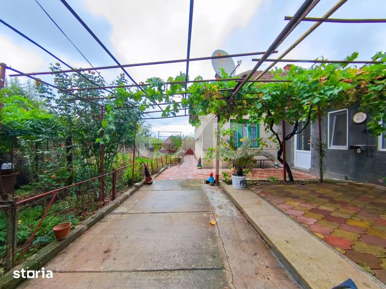 Casă cu 4 camere cu Teren 95 Mp în Central