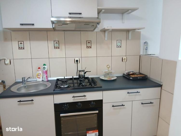 Apartament cu 3 camere semidecomandat în Micro 3