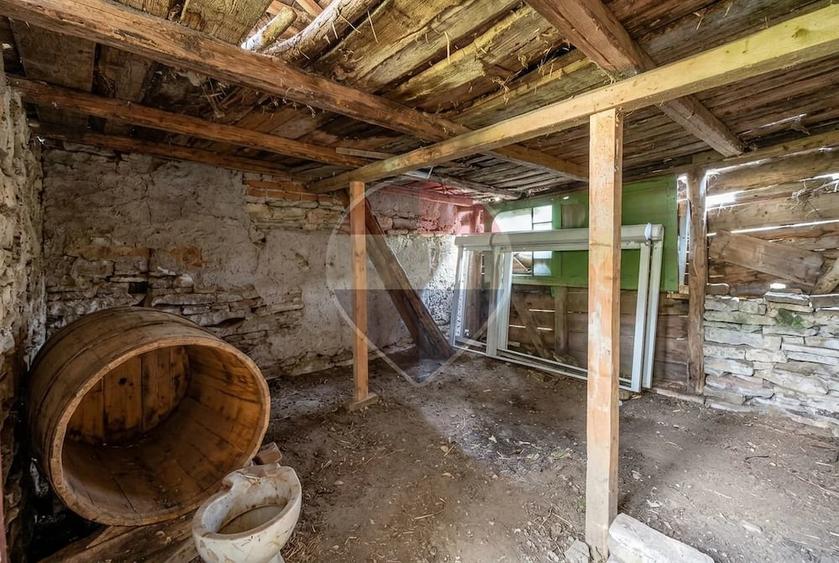 Casă cu 2 camere cu Teren 3618 Mp în Moldovenești