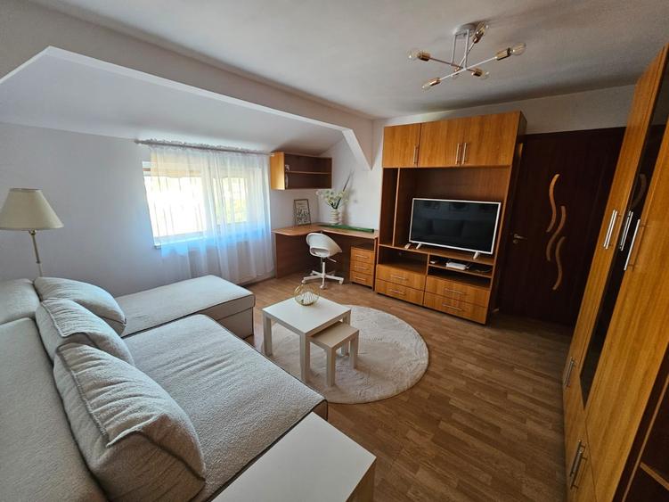 Apartament cu 2 camere semidecomandat în Aradului