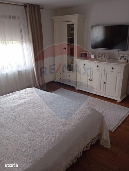 Casă cu 7 camere cu Teren 1183 Mp în Central