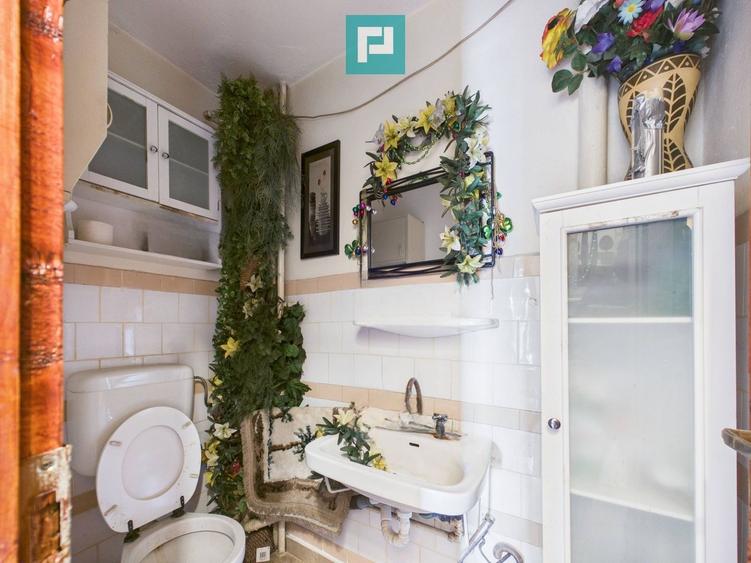 Apartament cu 3 camere semidecomandat, mobilat în Central