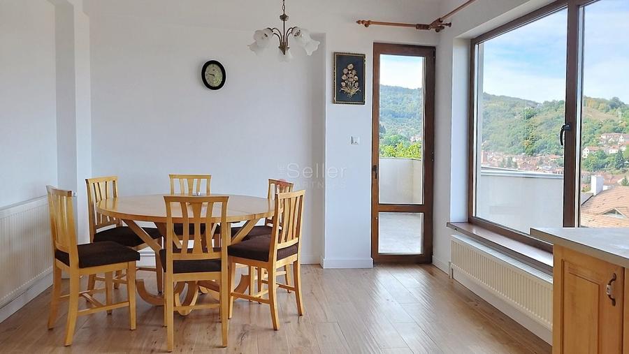 Apartament cu 4 camere decomandat, mobilat în Centrul Istoric
