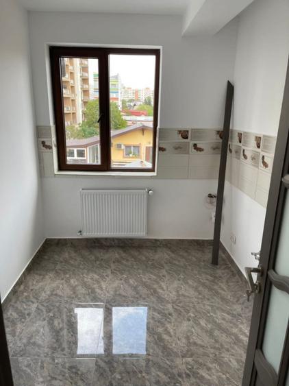 Casă cu 5 camere cu Teren 300 Mp în Mihai Bravu