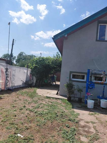 Casă cu 2 camere cu Teren 1295 Mp în Central