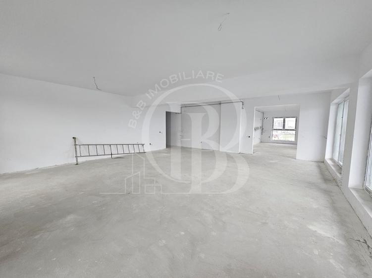 Apartament cu 4 camere decomandat în Theodor Pallady