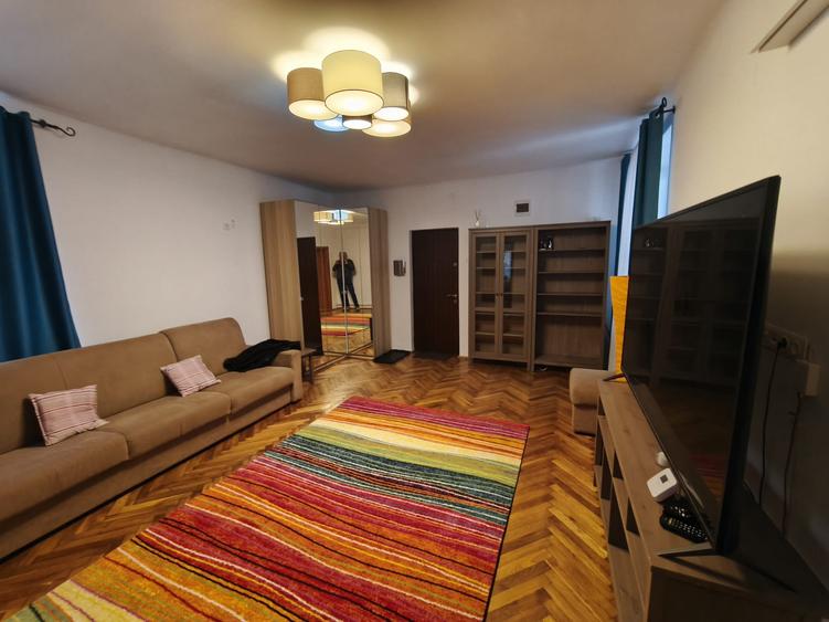 Casă individuală cu 4 camere cu Canalizare în Centrul Istoric
