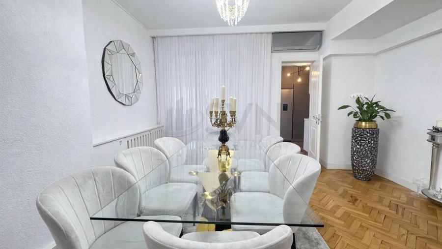 Apartament cu 4 camere semidecomandat, mobilat în Capitale