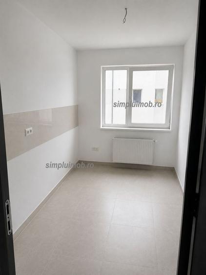 Apartament cu 3 camere decomandat în Metalurgiei