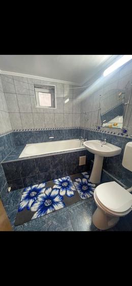 Apartament cu 3 camere decomandat în Teiul Doamnei