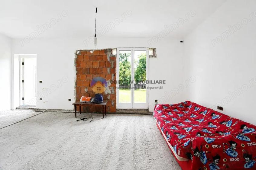 Casă cu 3 camere cu Teren 1235 Mp în Rediu