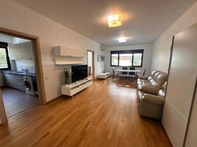 Apartament cu 3 camere semidecomandat în Herăstrău