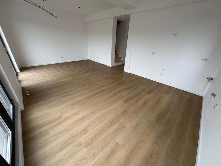 Casă individuală cu 5 camere cu Canalizare în Tunari