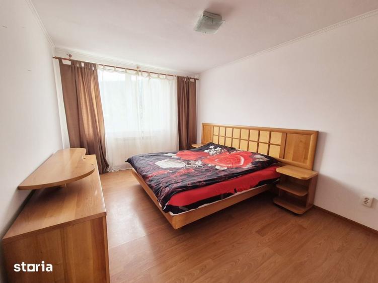 Apartament cu 3 camere decomandat în Est