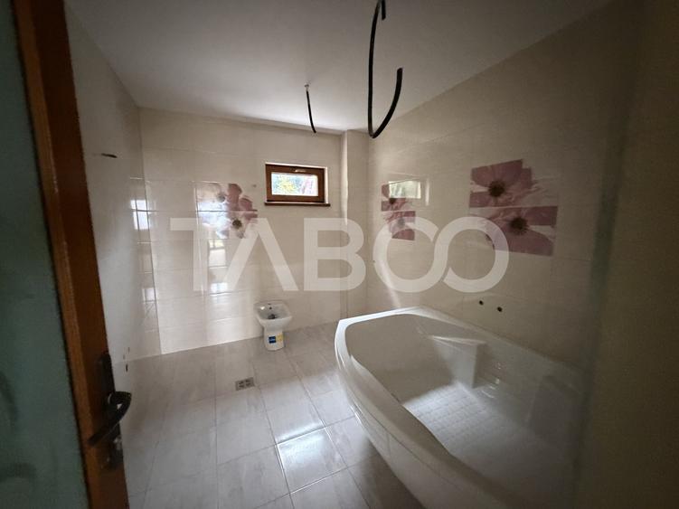 Casă individuală cu 7 camere cu Garaj în Berivoi