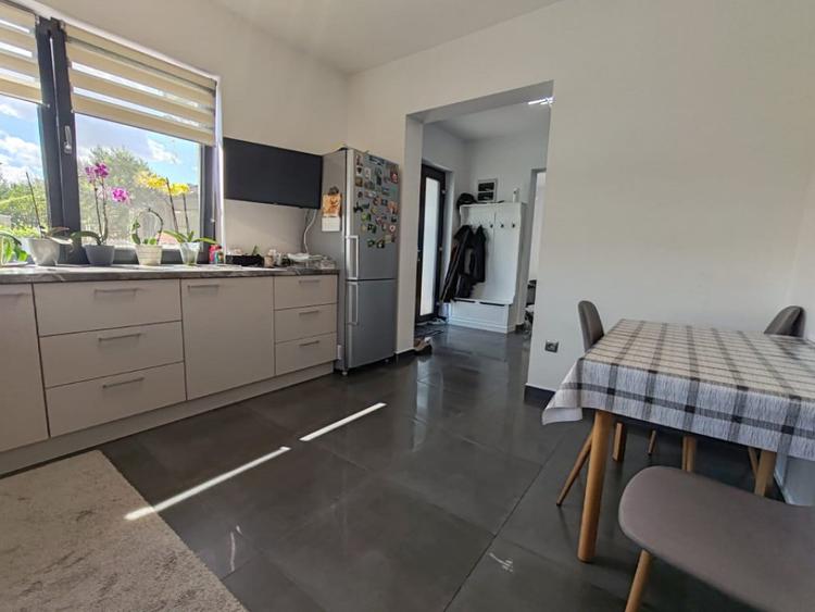 Casă cu 4 camere cu Teren 416 Mp în Florești