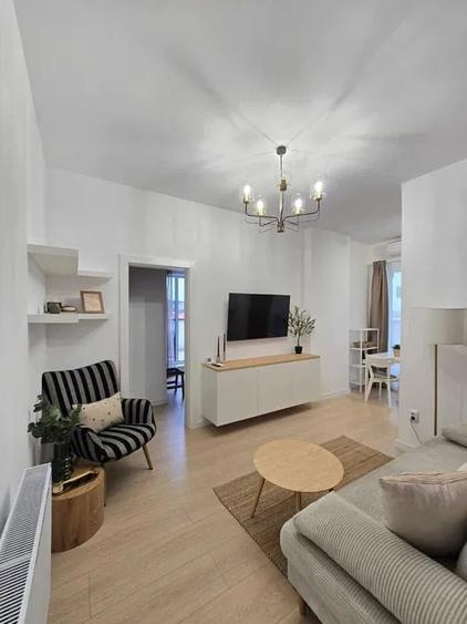 Apartament cu 2 camere semidecomandat, mobilat în Florești