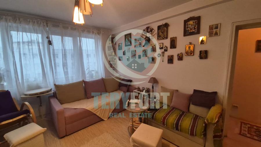 Apartament cu 3 camere semidecomandat, mobilat în Ștefan cel Mare
