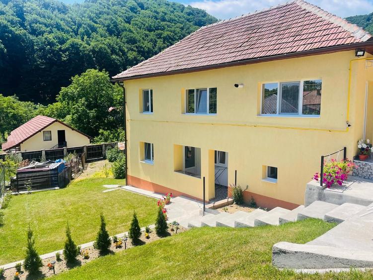 Casă cu 4 camere în Central