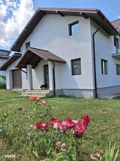 Casă cu 4 camere în Bucium