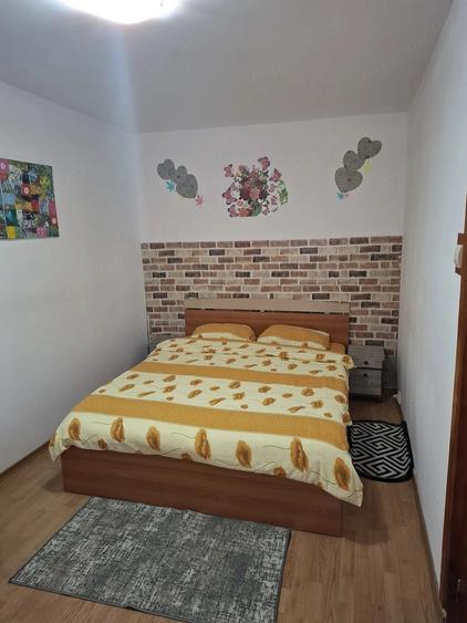 Apartament cu 3 camere semidecomandat în Central