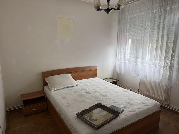 Apartament cu 4 camere decomandat în Central
