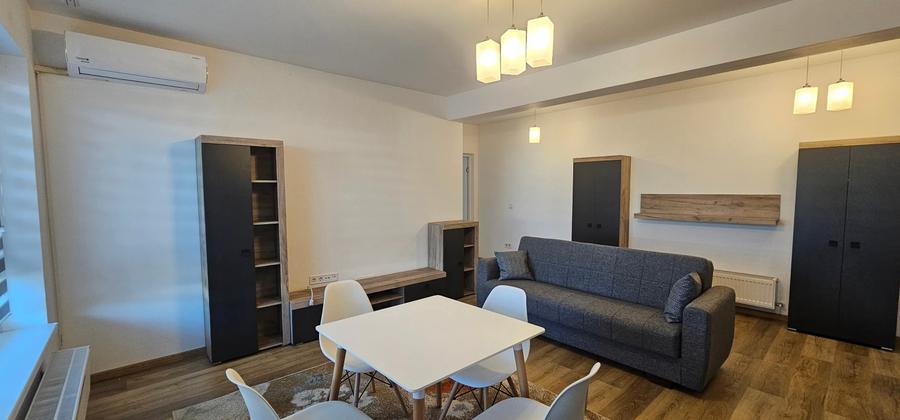 Apartament cu 2 camere semidecomandat, mobilat în Tineretului
