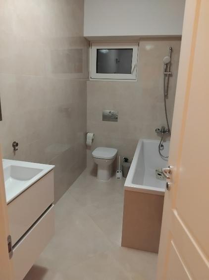 Apartament cu 3 camere decomandat, mobilat în Tătărași