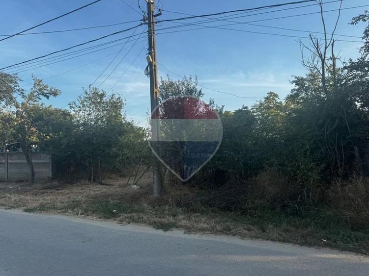 Teren Construcții intravilan de 1800 mp, în Albești