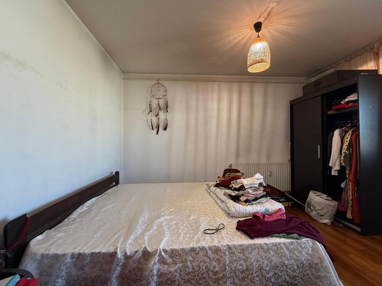 Apartament cu 3 camere semidecomandat în Dristor