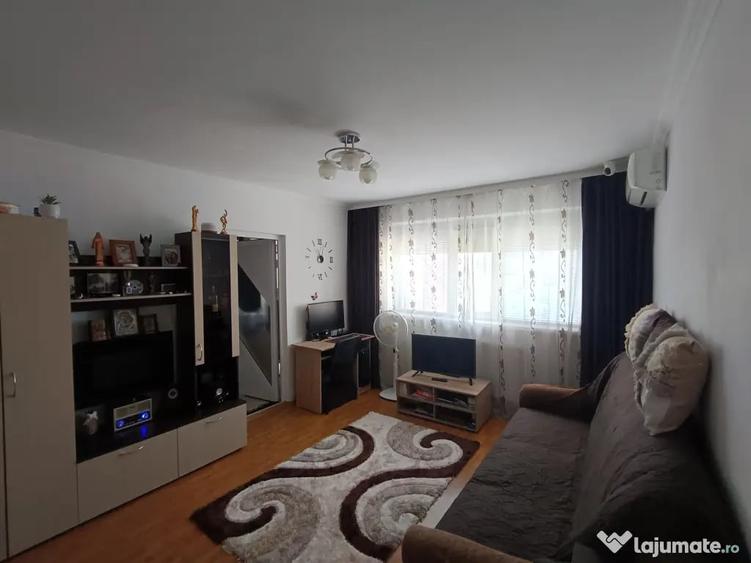 Apartament cu 2 camere semidecomandat în Micro 6