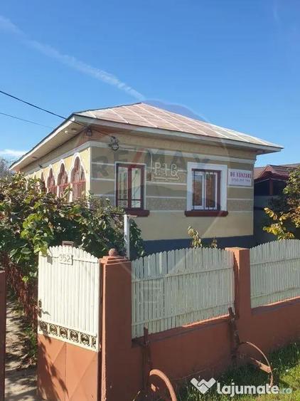 Casă cu 3 camere cu Teren 1000 Mp în Negoi